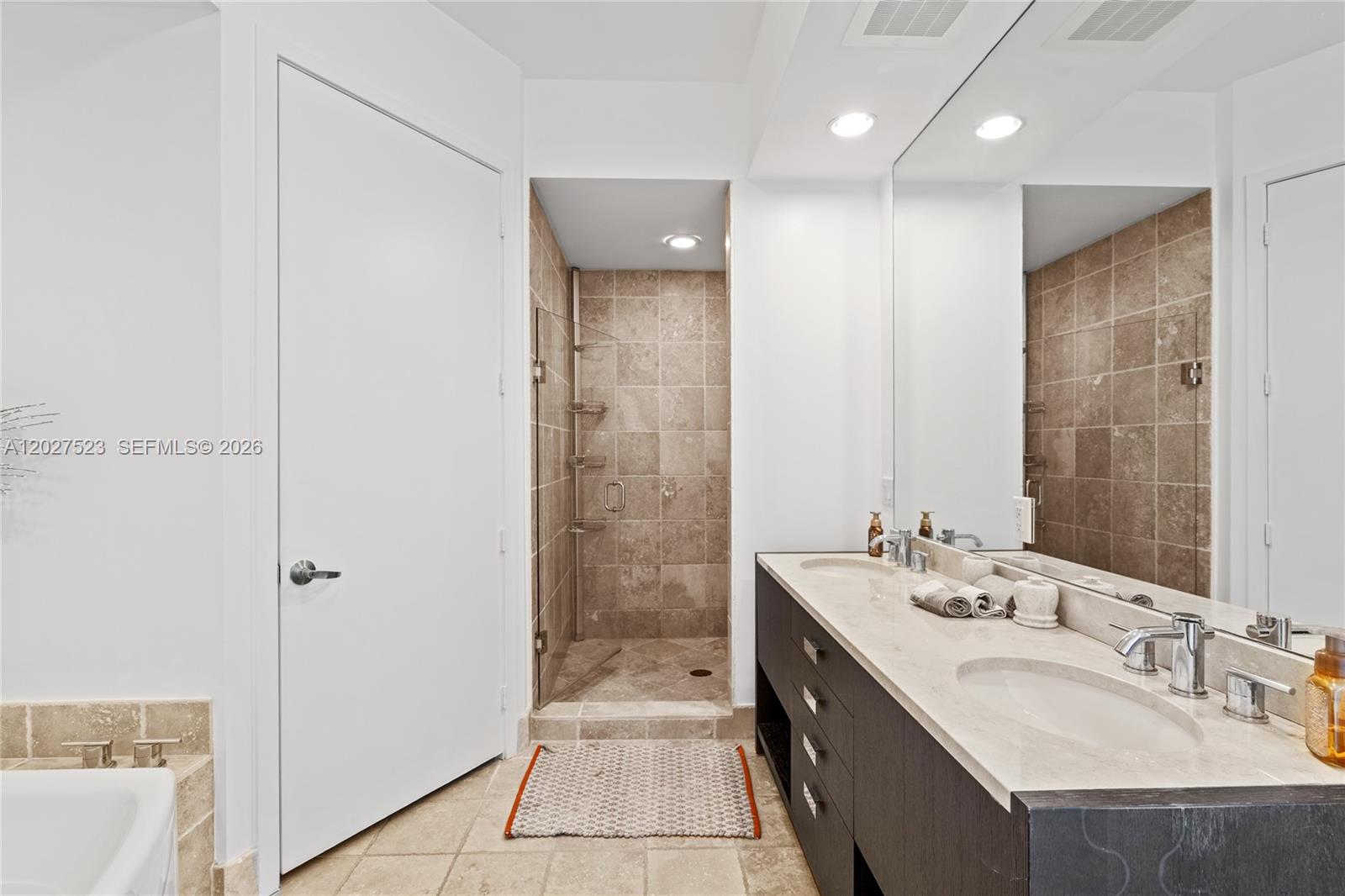 Ver detalles 4209 2 / 3 1722 sq. ft. $ 2026-05-29 0 foto