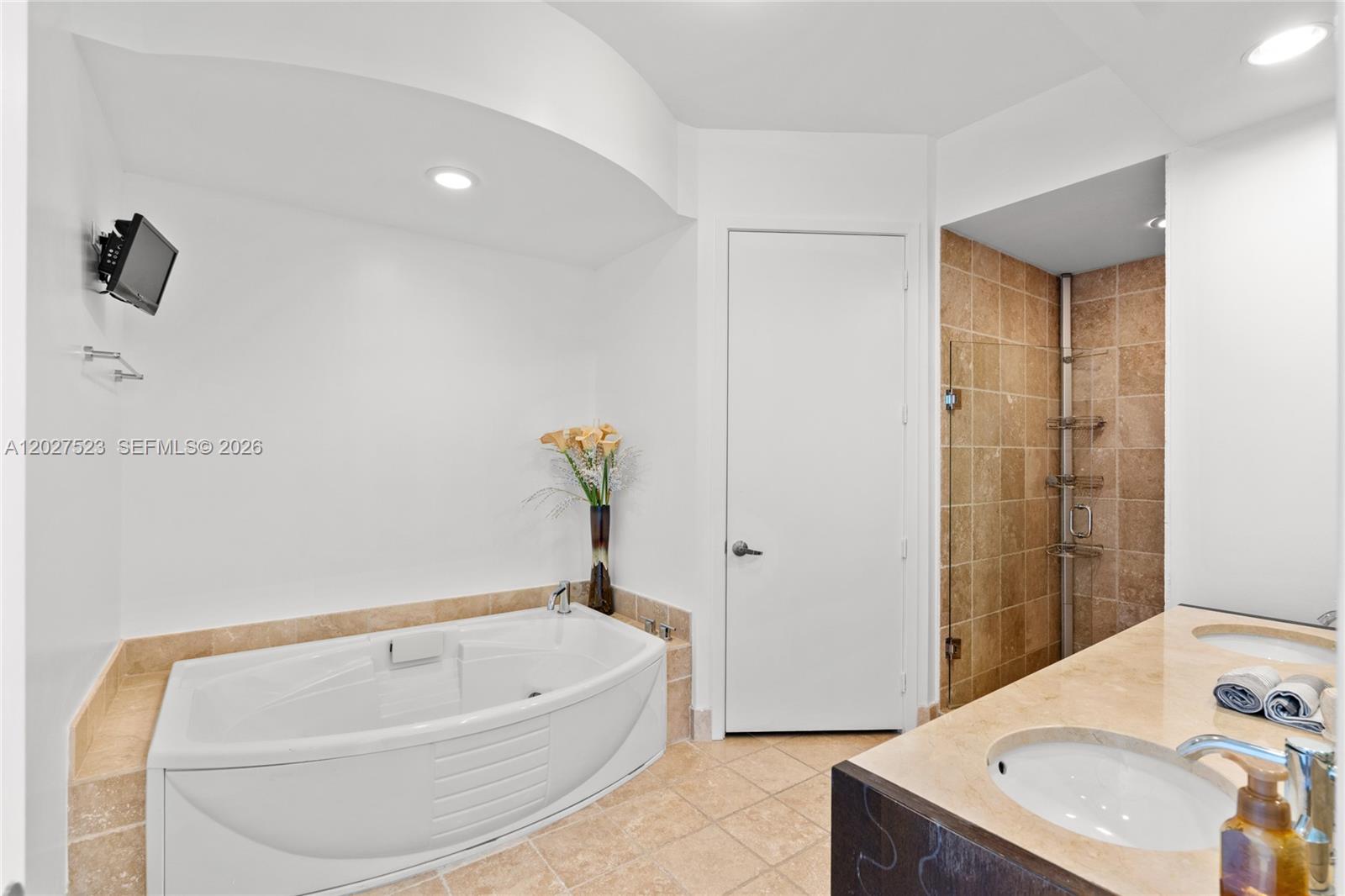 Ver detalles 4209 2 / 3 1722 sq. ft. $ 2026-05-29 0 foto
