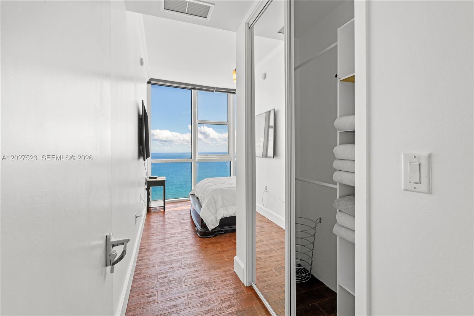 Ver detalles 4209 2 / 3 1722 sq. ft. $ 2026-05-29 0 foto