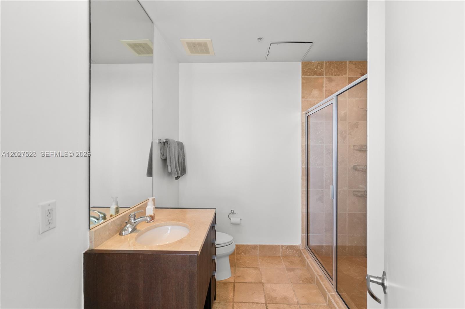 Ver detalles 4209 2 / 3 1722 sq. ft. $ 2026-05-29 0 foto