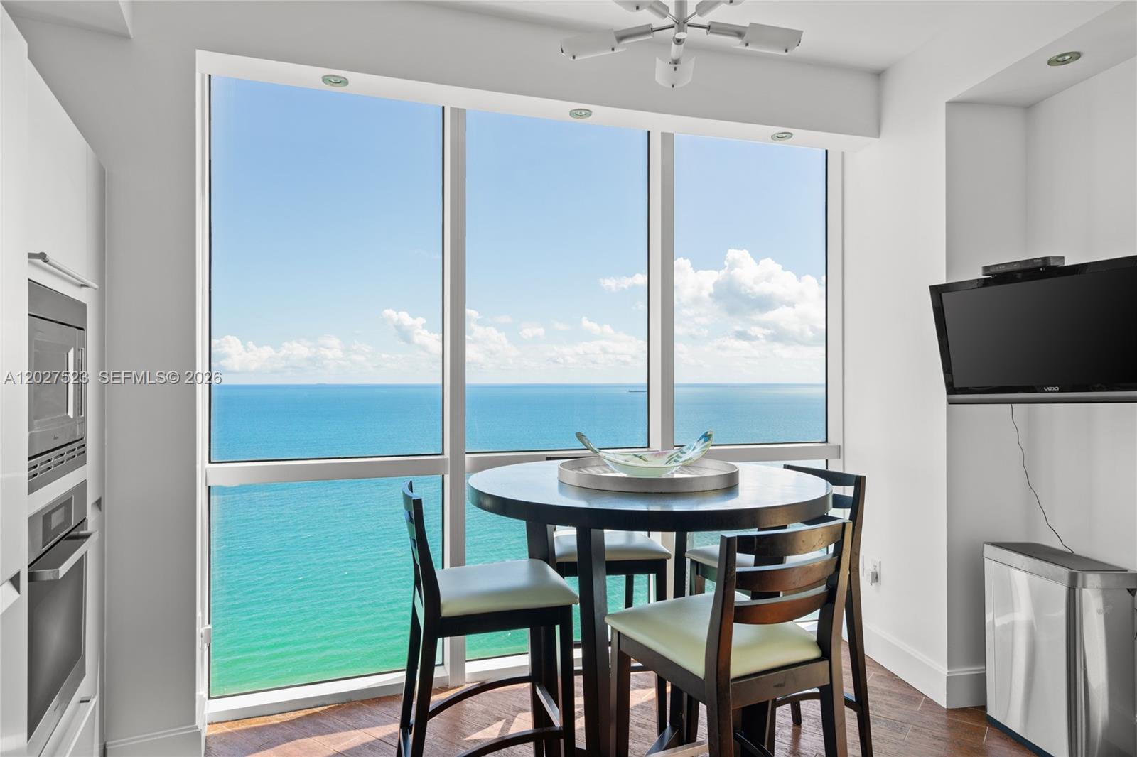Ver detalles 4209 2 / 3 1722 sq. ft. $ 2026-05-29 0 foto