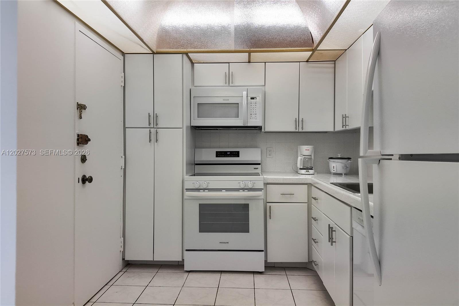See details 11M 1 / 2 870 sq. ft. $ 2026-05-29 0 Photo
