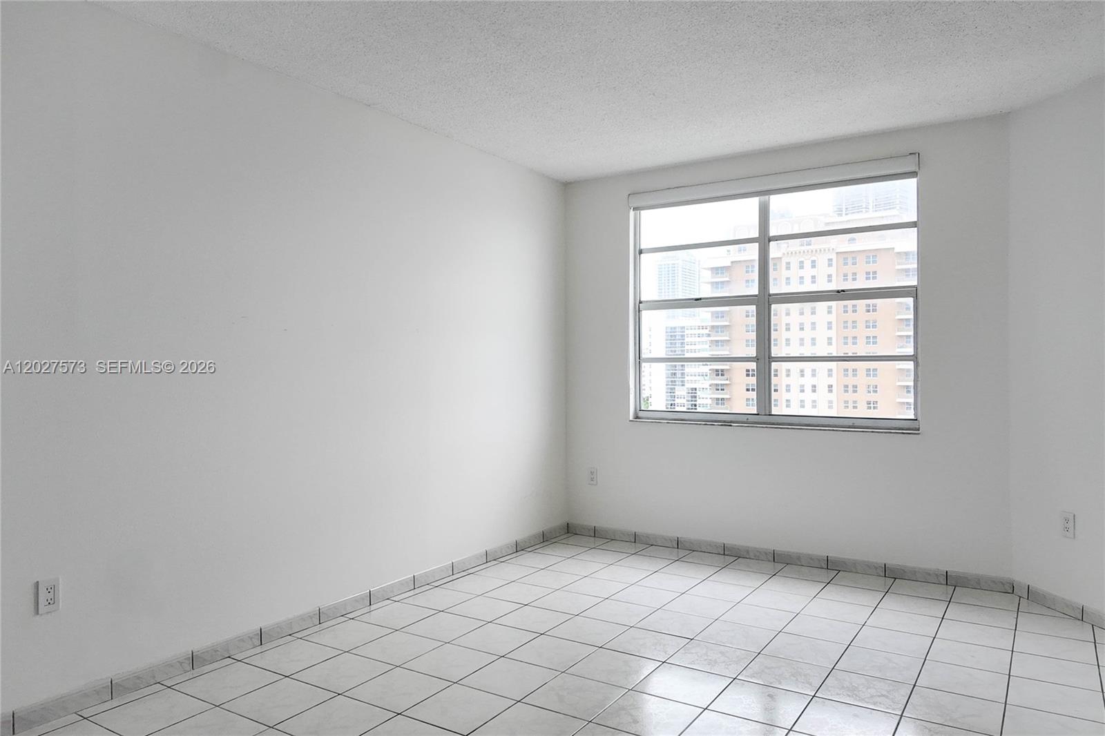See details 11M 1 / 2 870 sq. ft. $ 2026-05-29 0 Photo