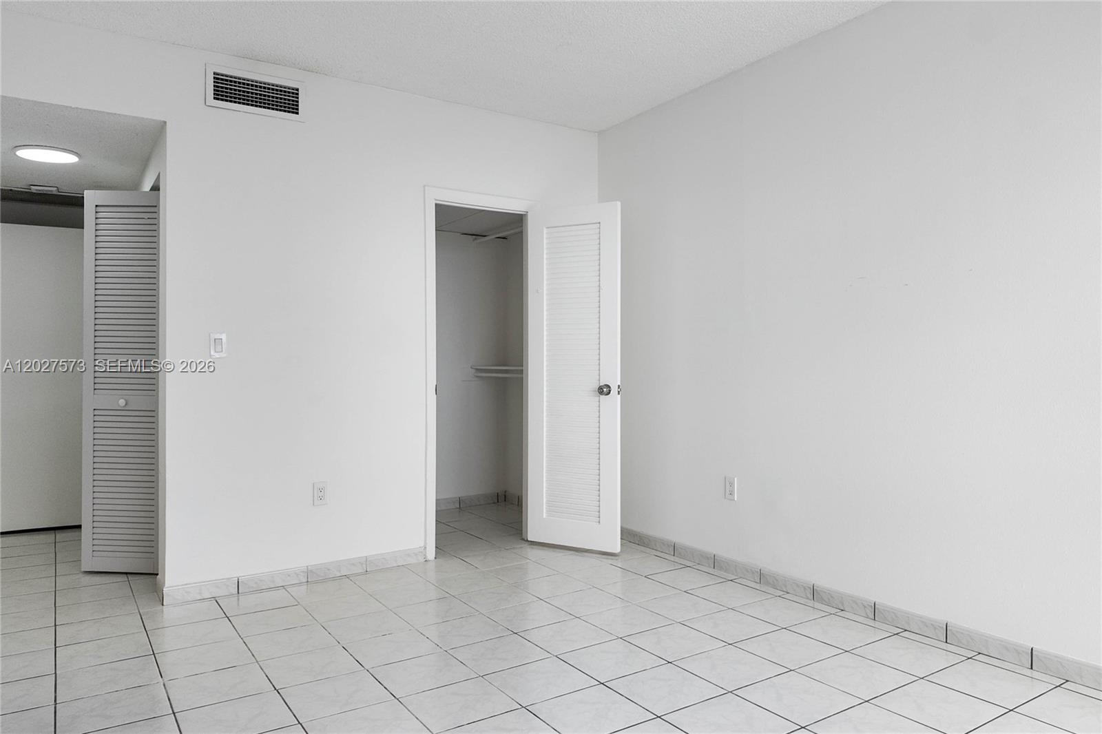 See details 11M 1 / 2 870 sq. ft. $ 2026-05-29 0 Photo