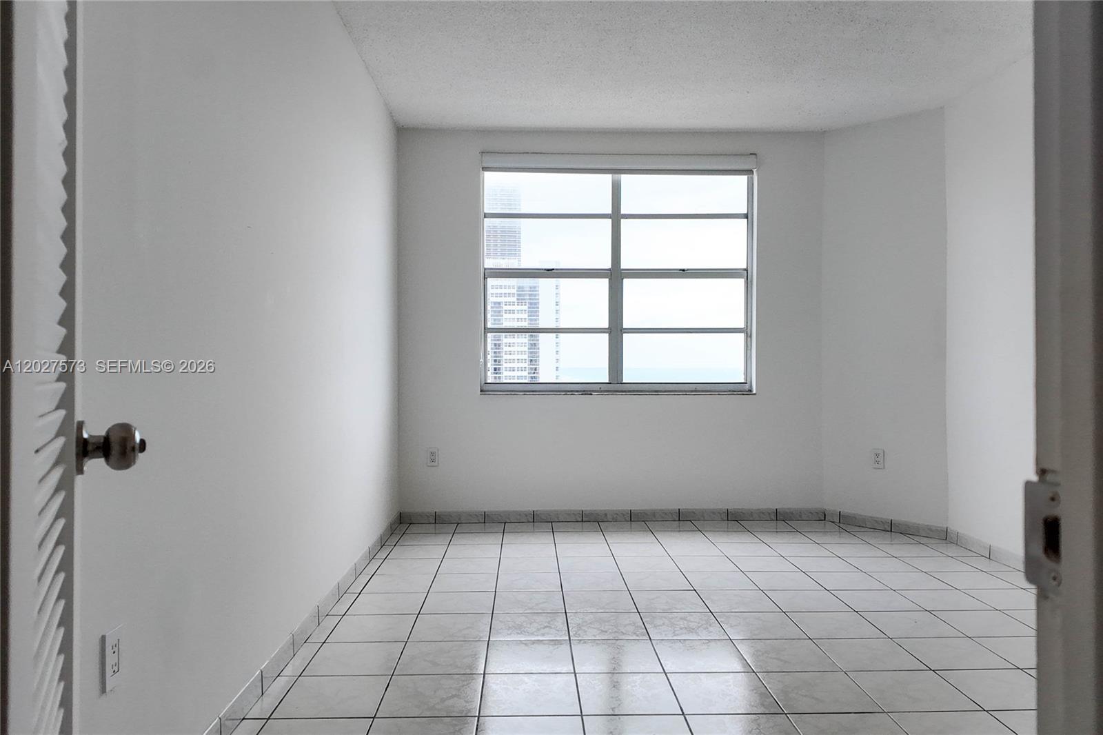 See details 11M 1 / 2 870 sq. ft. $ 2026-05-29 0 Photo