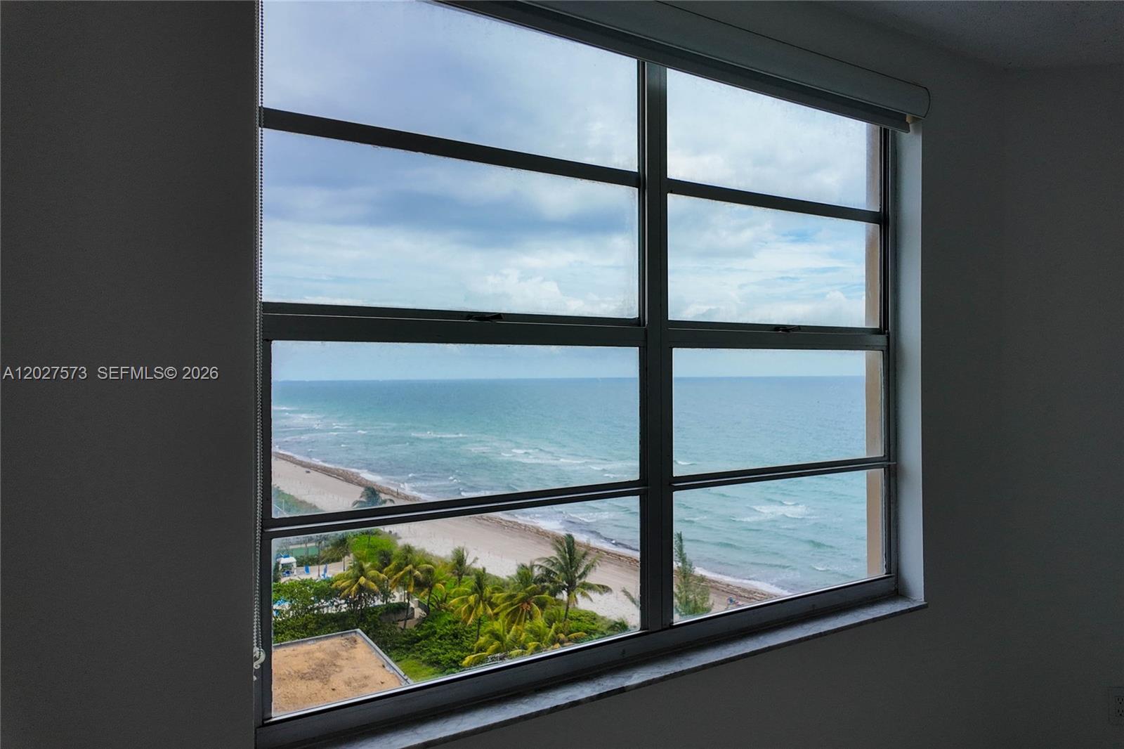 See details 11M 1 / 2 870 sq. ft. $ 2026-05-29 0 Photo