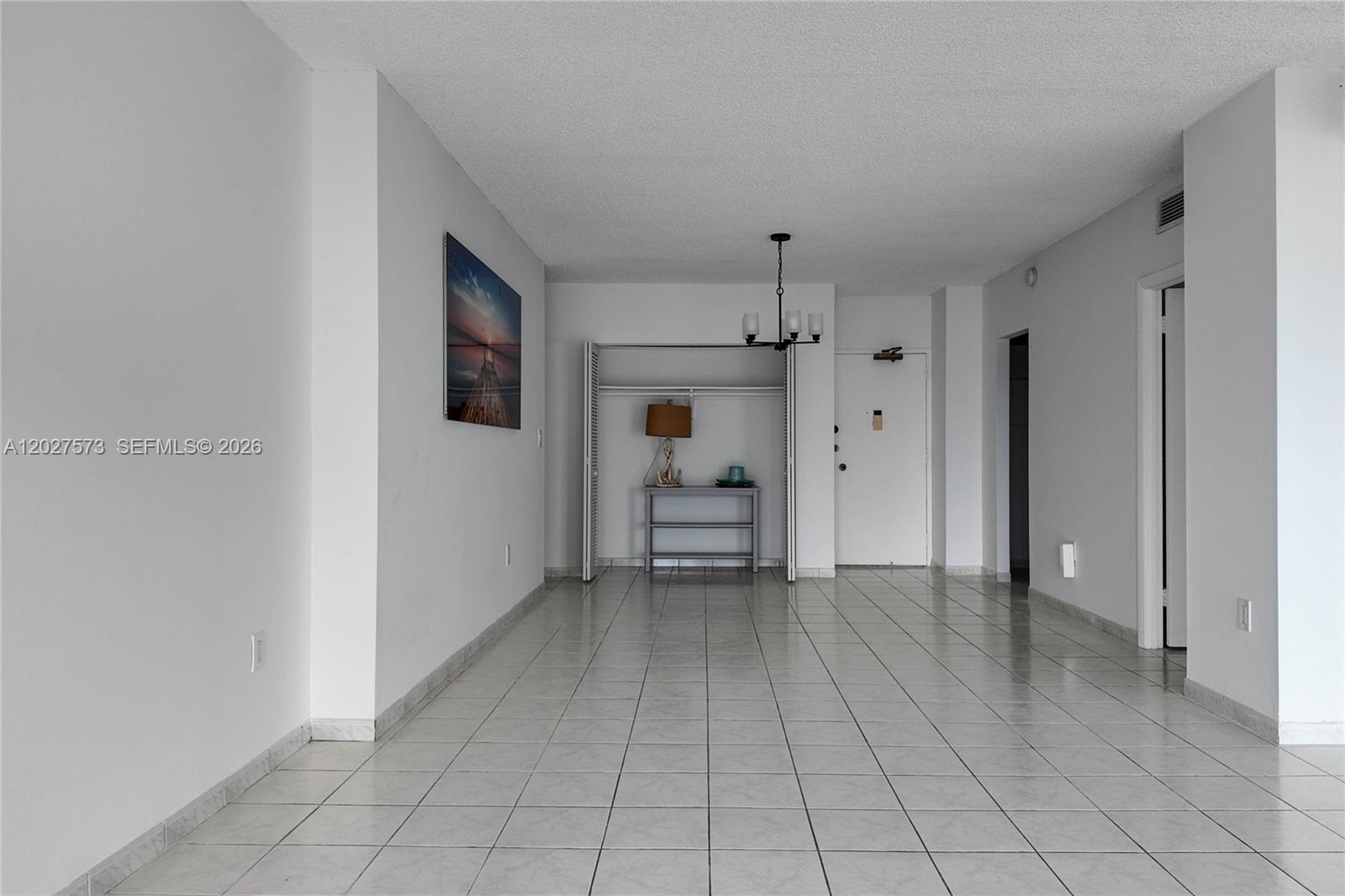 See details 11M 1 / 2 870 sq. ft. $ 2026-05-29 0 Photo