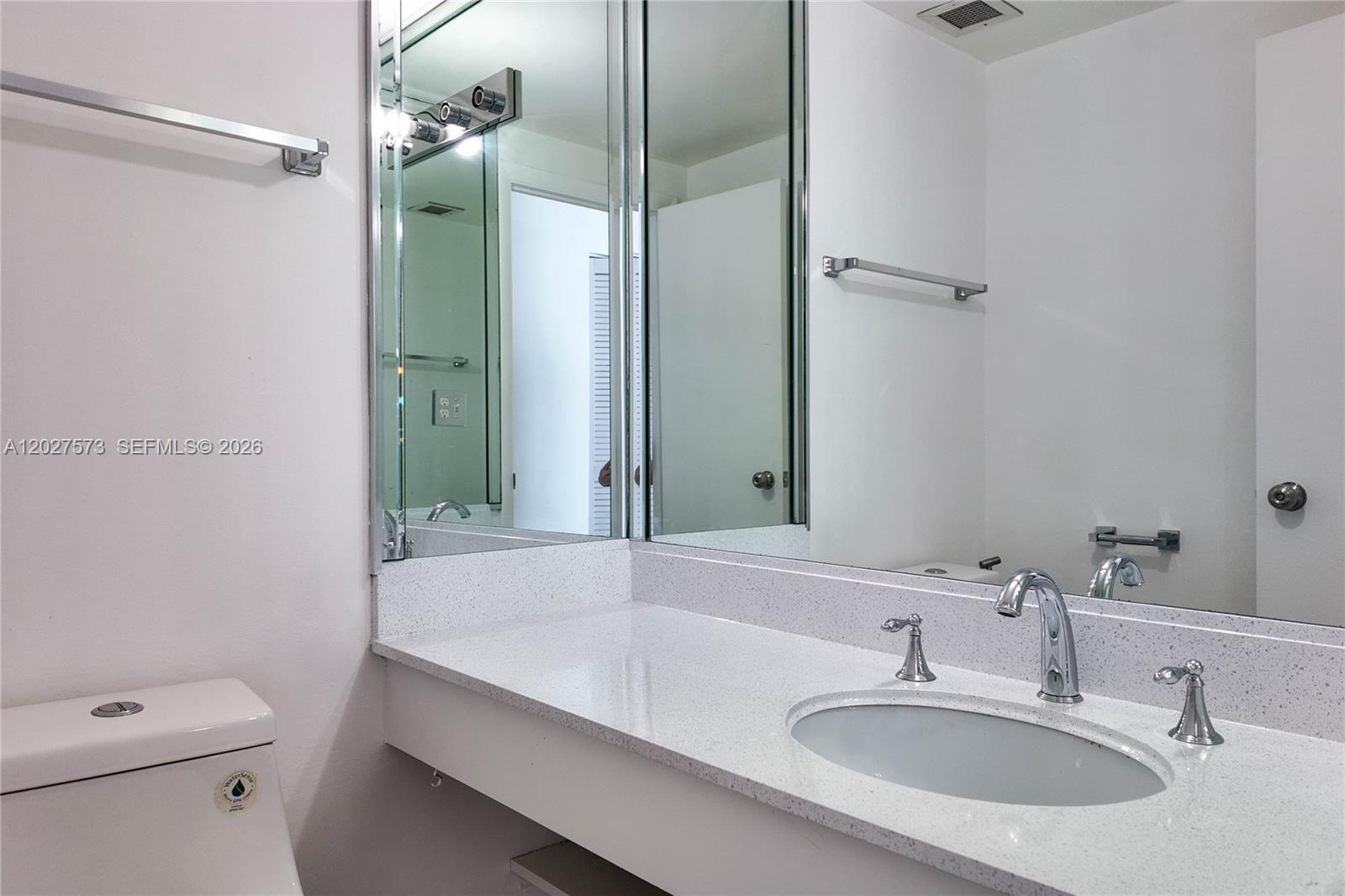 See details 11M 1 / 2 870 sq. ft. $ 2026-05-29 0 Photo