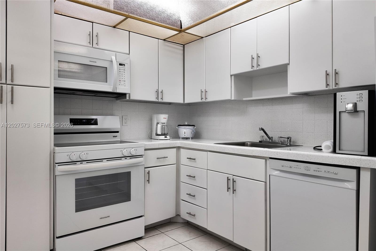 See details 11M 1 / 2 870 sq. ft. $ 2026-05-29 0 Photo