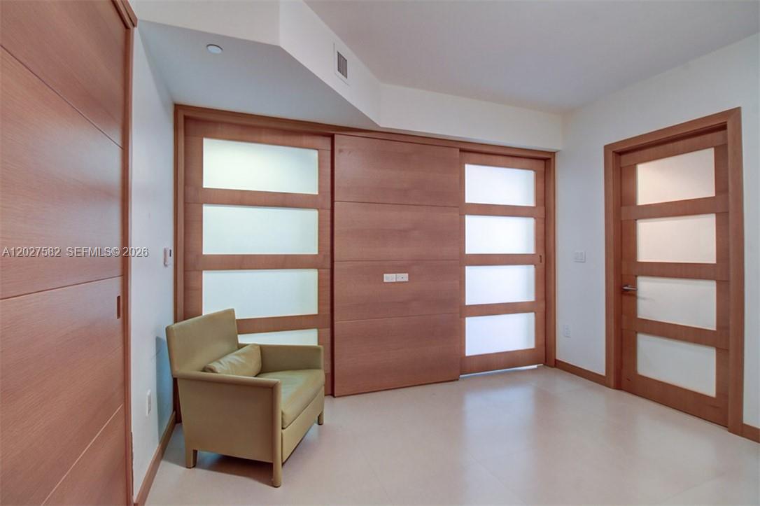 See details 4404 3 / 3 1675 sq. ft. $ 2026-05-29 0 Photo