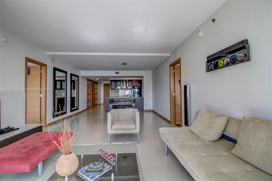 See details 4404 3 / 3 1675 sq. ft. $ 2026-05-29 0 Photo