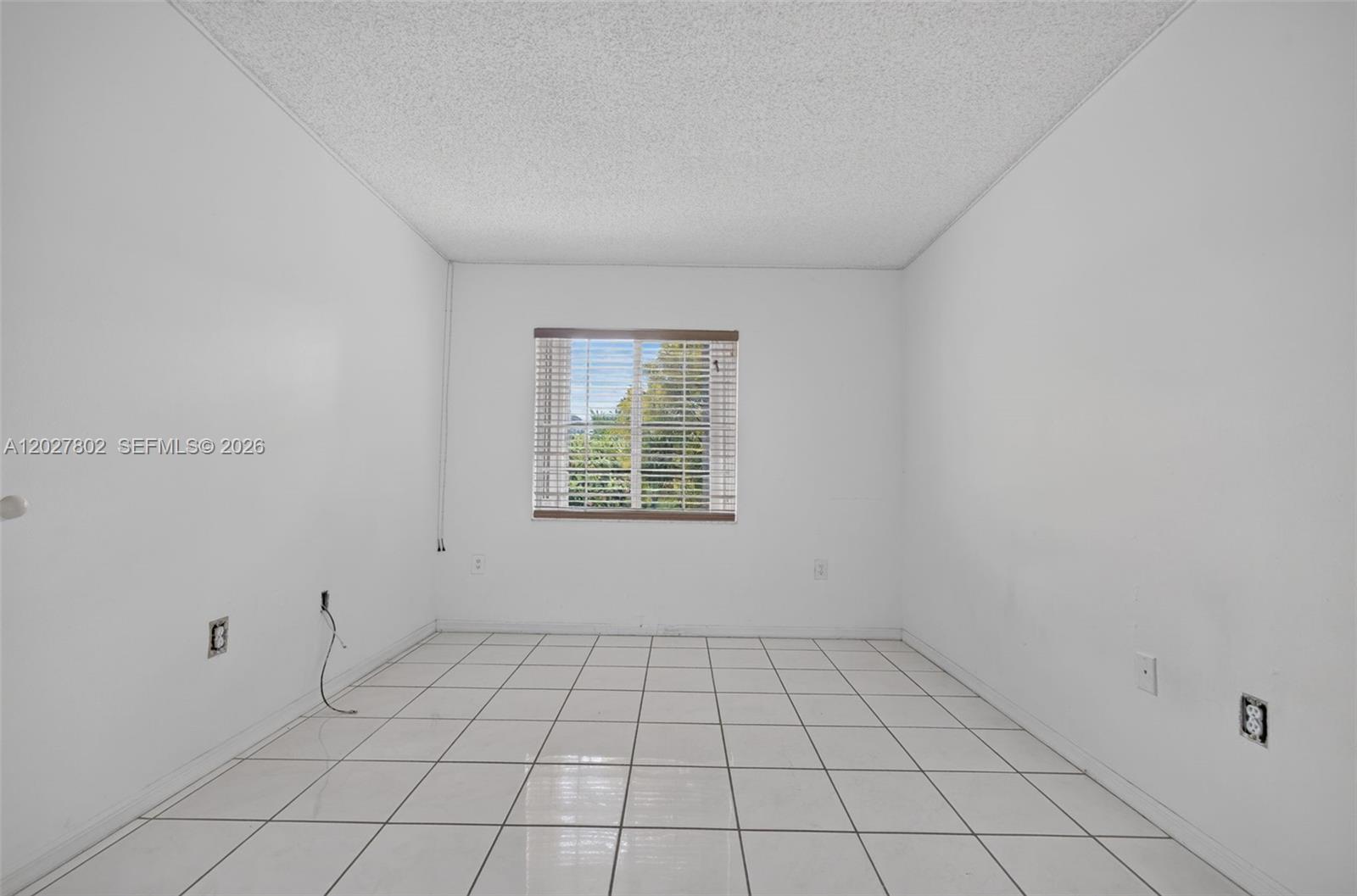See details 8462 3 / 2 1454 sq. ft. $ 2026-10-10 0 Photo