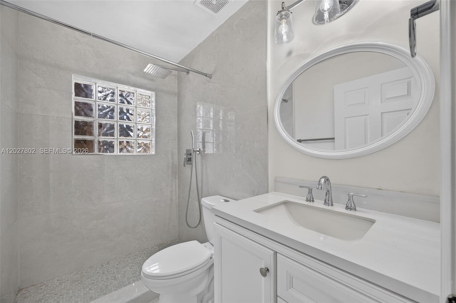 See details 8462 3 / 2 1454 sq. ft. $ 2026-10-10 0 Photo