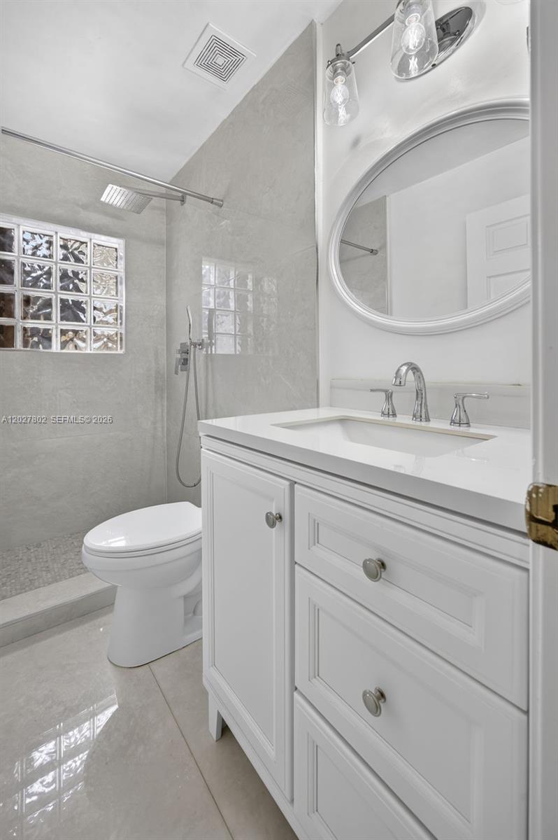 See details 8462 3 / 2 1454 sq. ft. $ 2026-10-10 0 Photo