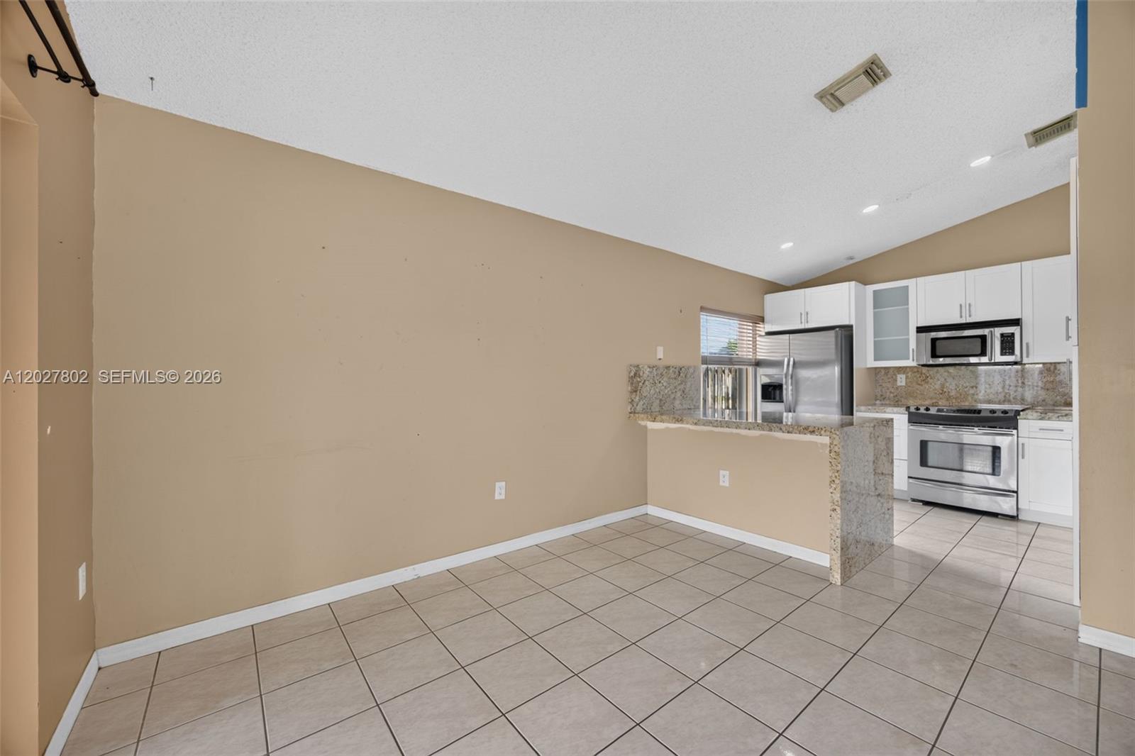 See details 8462 3 / 2 1454 sq. ft. $ 2026-10-10 0 Photo
