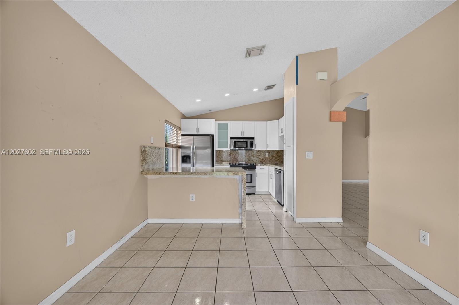 See details 8462 3 / 2 1454 sq. ft. $ 2026-10-10 0 Photo