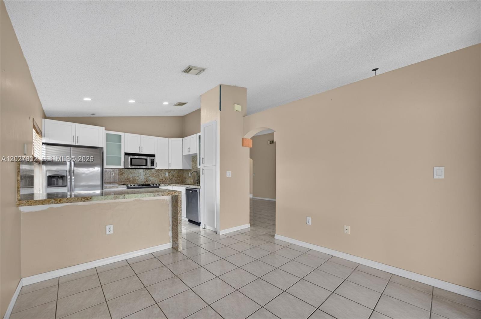 See details 8462 3 / 2 1454 sq. ft. $ 2026-10-10 0 Photo