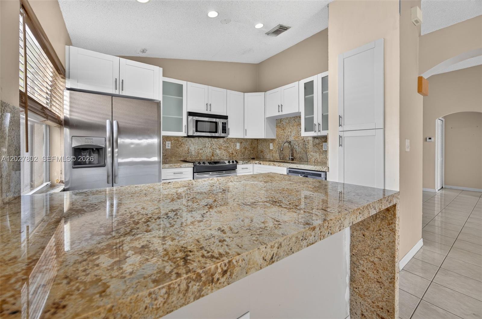 See details 8462 3 / 2 1454 sq. ft. $ 2026-10-10 0 Photo