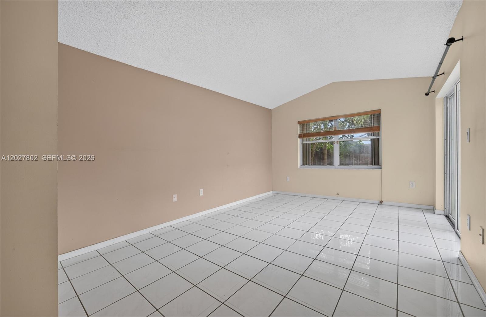 See details 8462 3 / 2 1454 sq. ft. $ 2026-10-10 0 Photo