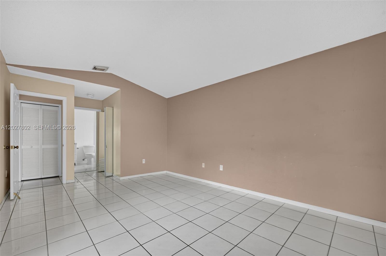 See details 8462 3 / 2 1454 sq. ft. $ 2026-10-10 0 Photo