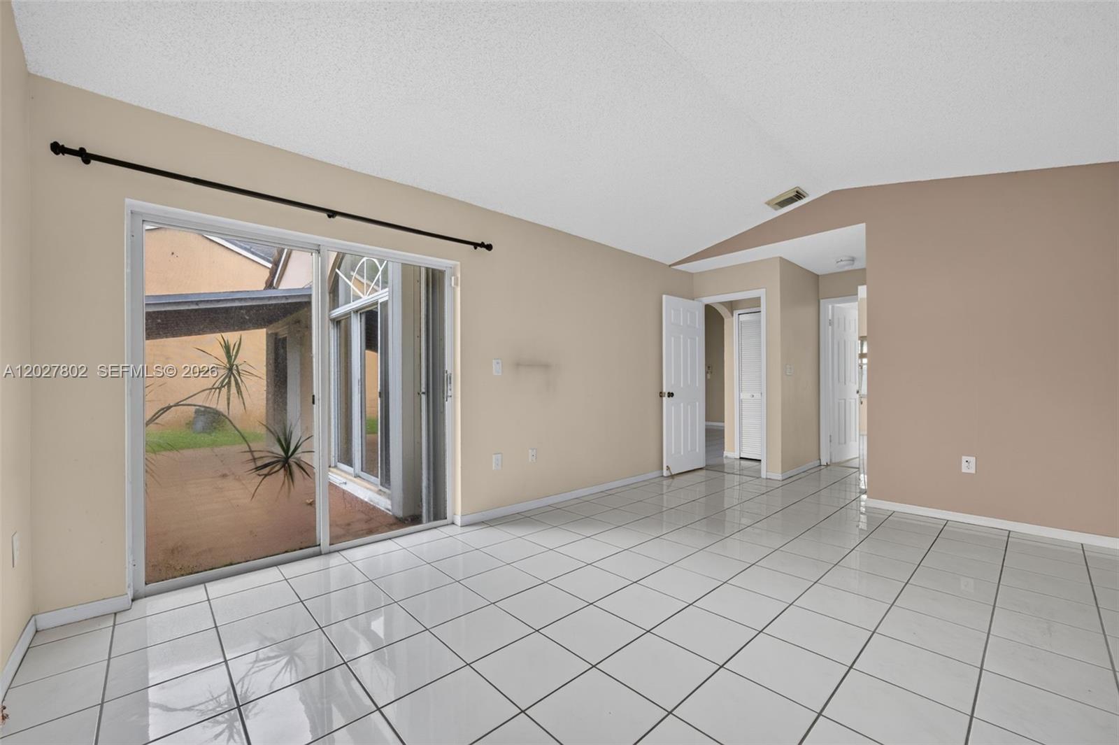 See details 8462 3 / 2 1454 sq. ft. $ 2026-10-10 0 Photo