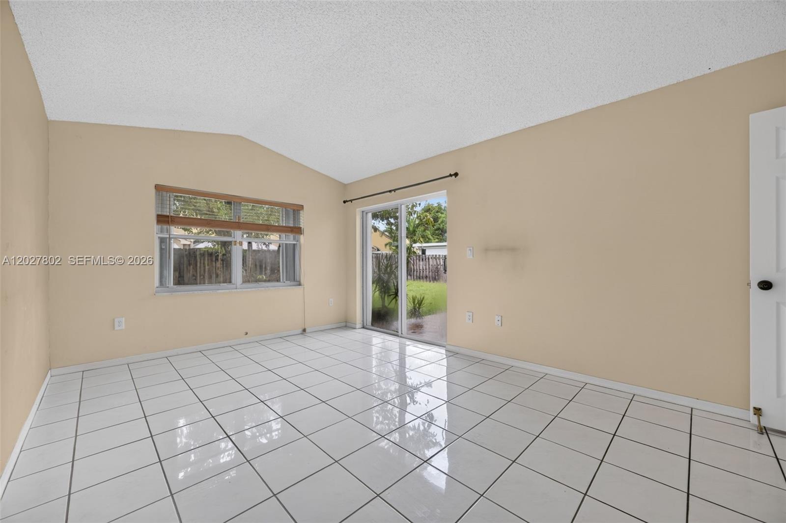 See details 8462 3 / 2 1454 sq. ft. $ 2026-10-10 0 Photo