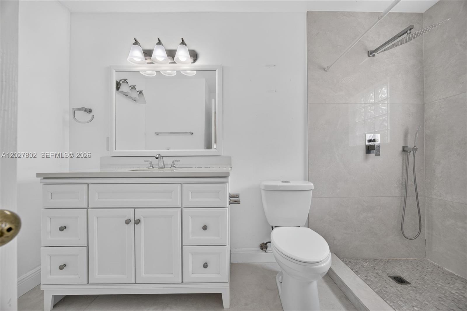 See details 8462 3 / 2 1454 sq. ft. $ 2026-10-10 0 Photo