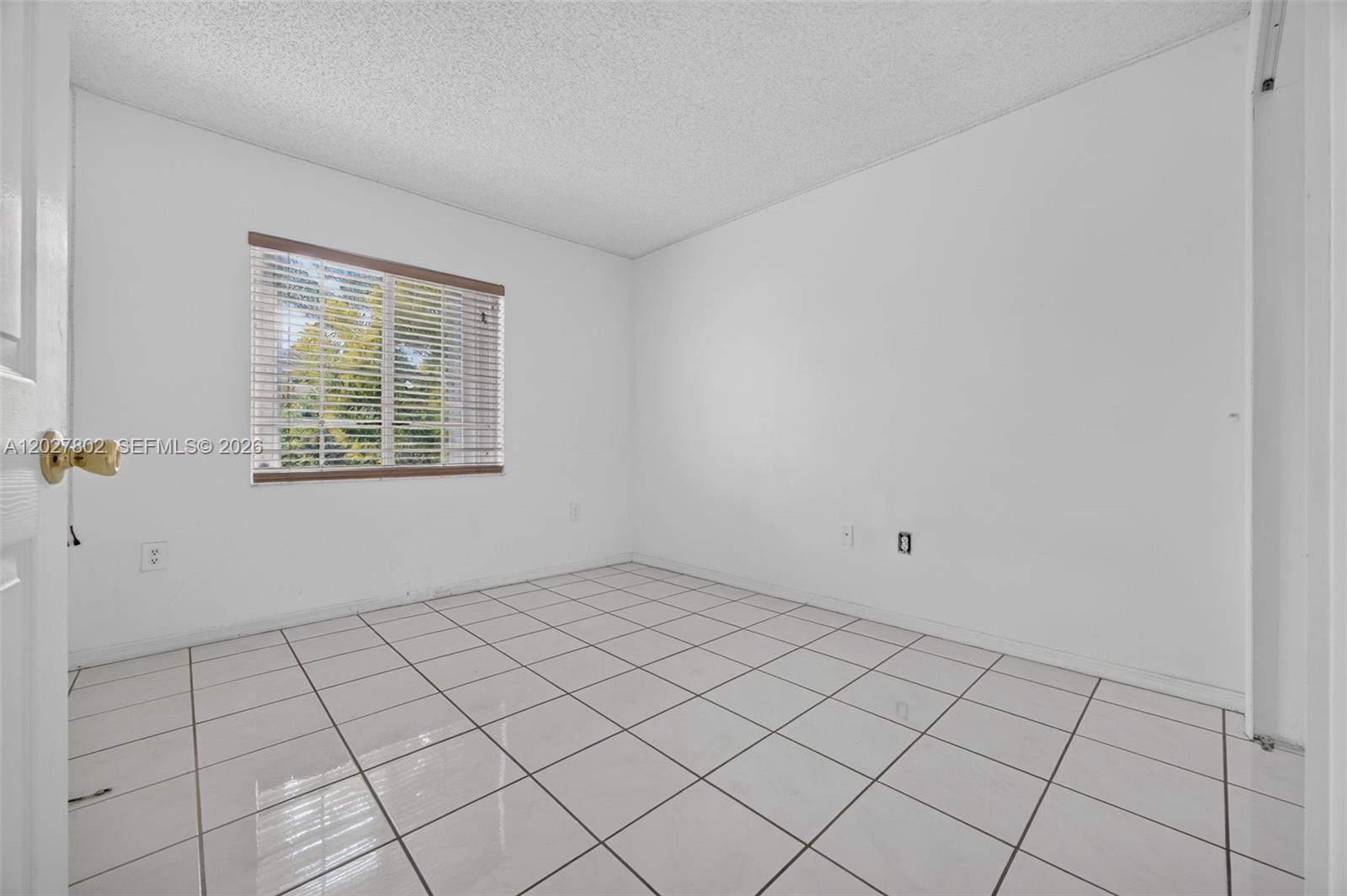See details 8462 3 / 2 1454 sq. ft. $ 2026-10-10 0 Photo