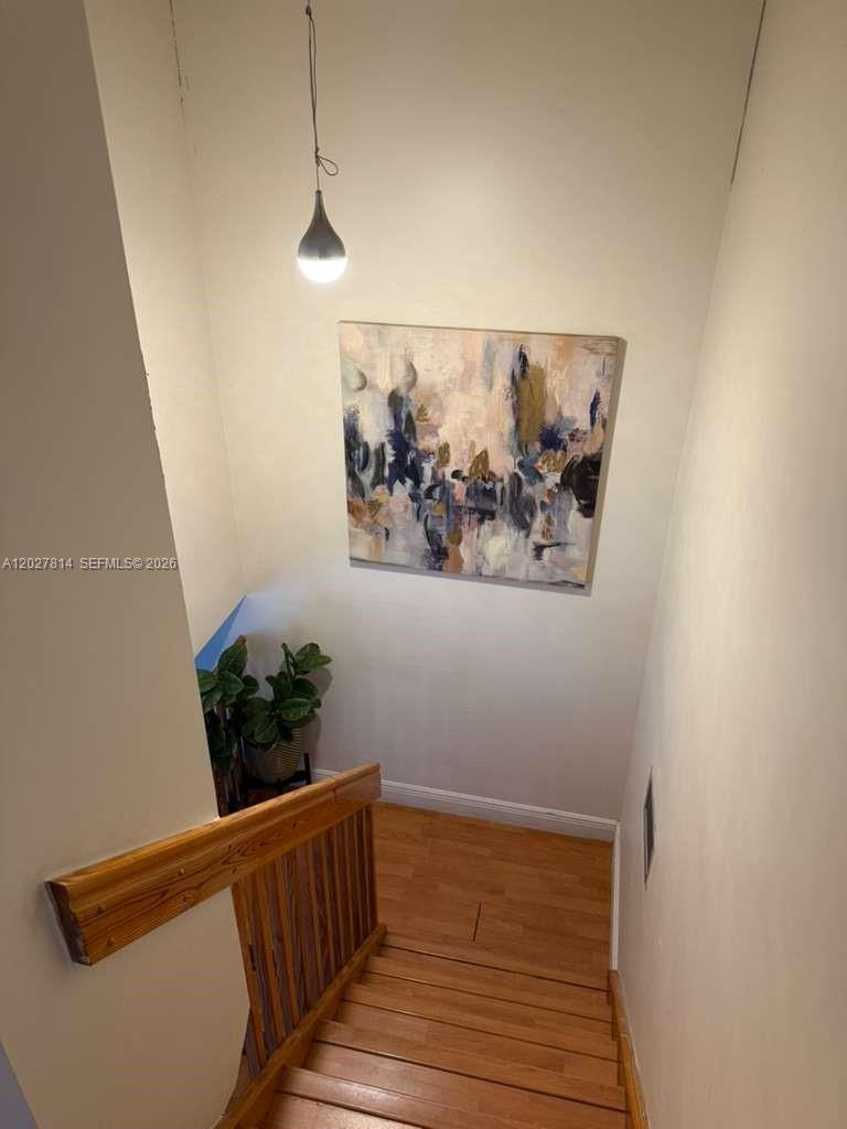 3473 2 / 2 1046 sq. ft. $ 2026-08-18 0 foto