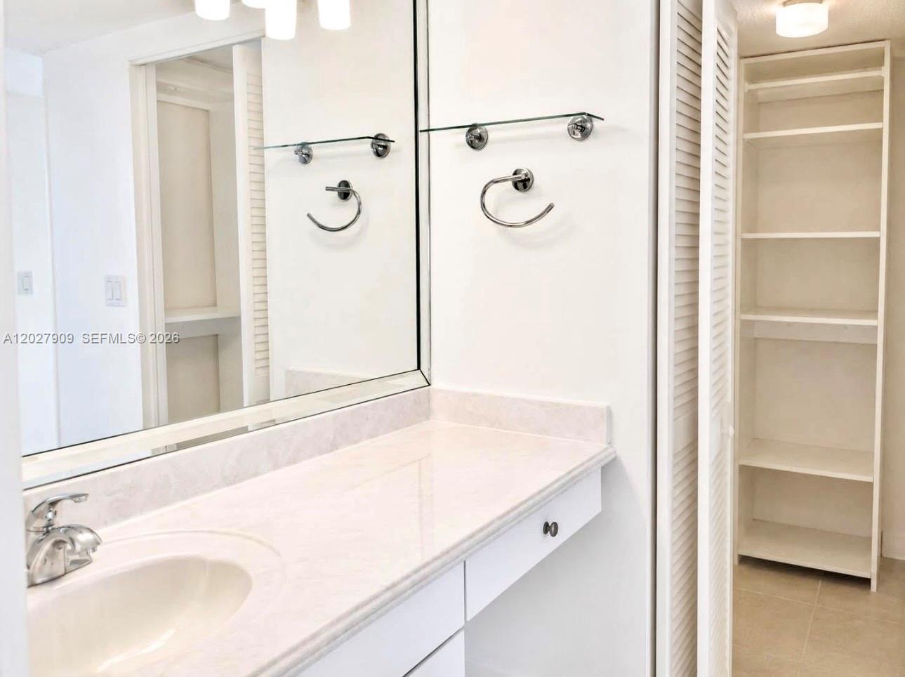 See details 716 1 / 2 1061 sq. ft. $ 2026-05-30 0 Photo