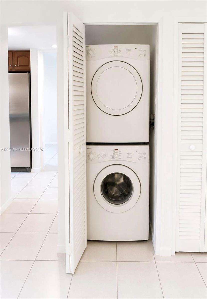 See details 716 1 / 2 1061 sq. ft. $ 2026-05-30 0 Photo