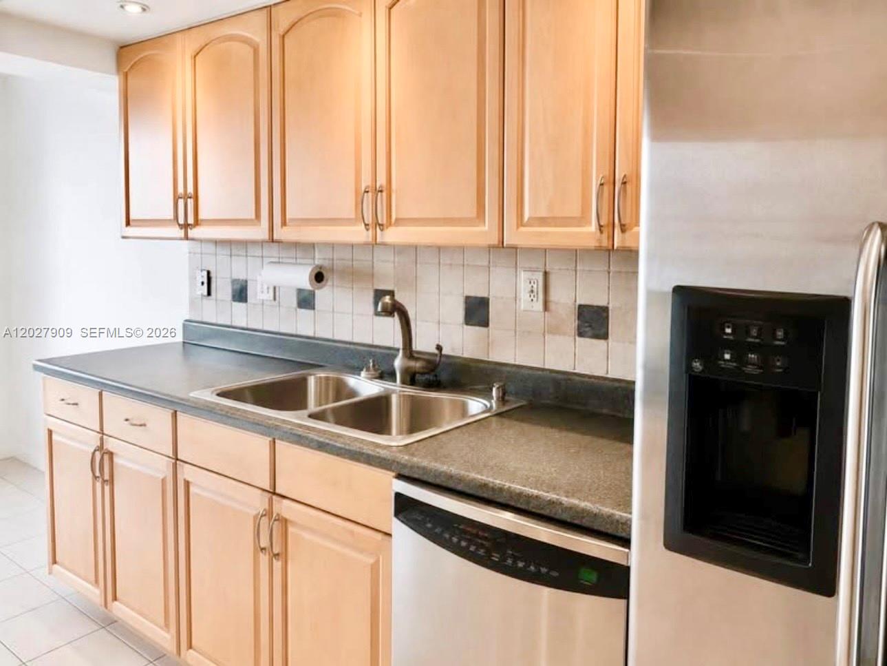 See details 716 1 / 2 1061 sq. ft. $ 2026-05-30 0 Photo