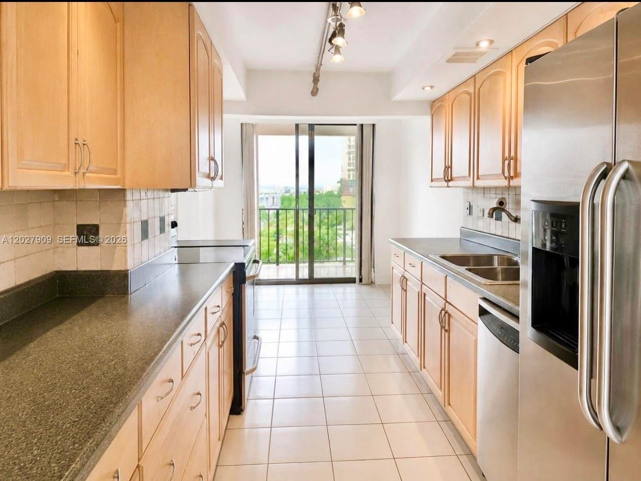 See details 716 1 / 2 1061 sq. ft. $ 2026-05-30 0 Photo