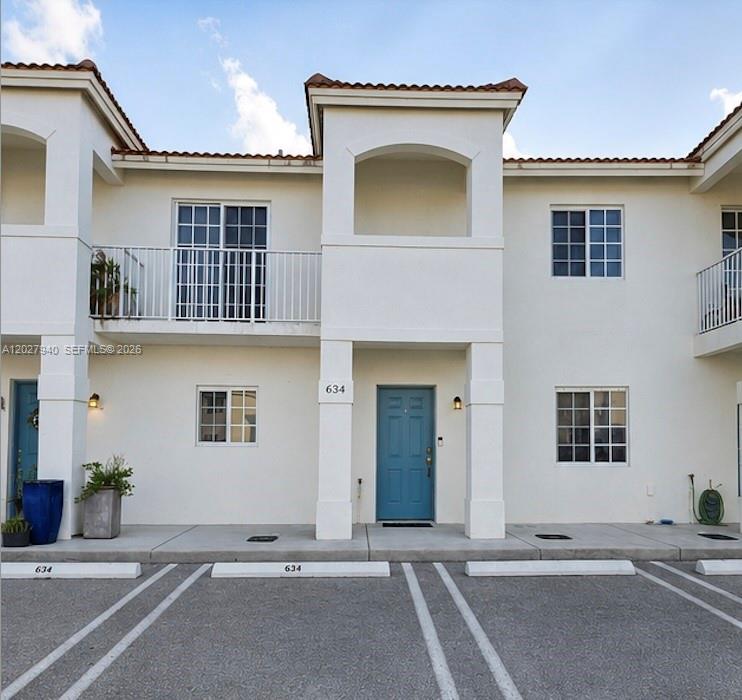 Ver detalles 634 2 / 2 1140 sq. ft. $ 2026-05-30 0 foto