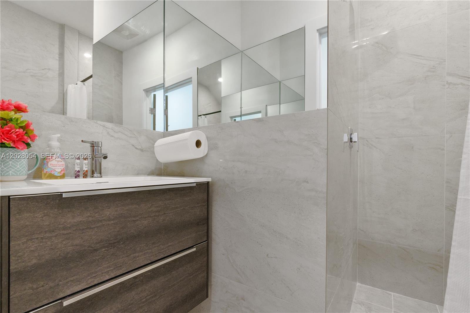 See details / 5000 sq. ft. $ 2026-05-30 0 Photo