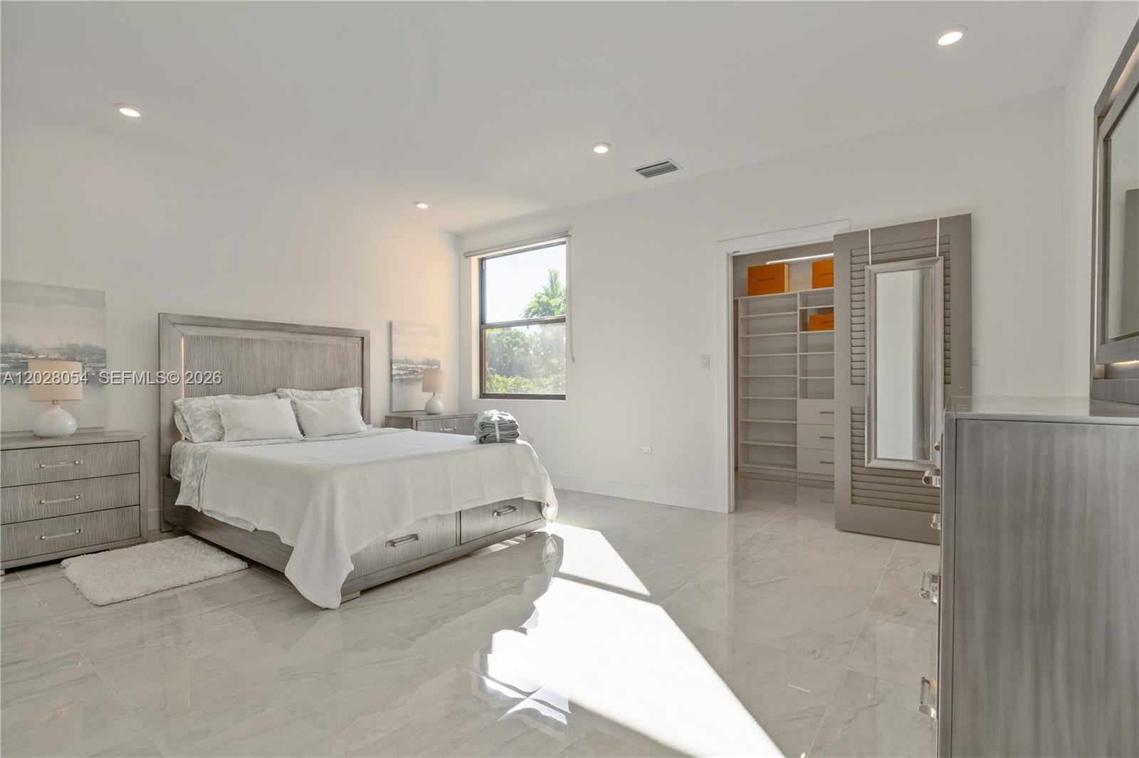 See details / 5000 sq. ft. $ 2026-05-30 0 Photo