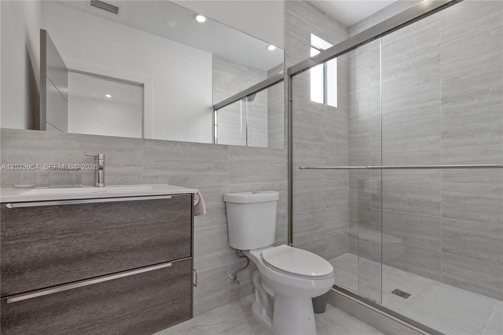 See details / 5000 sq. ft. $ 2026-05-30 0 Photo