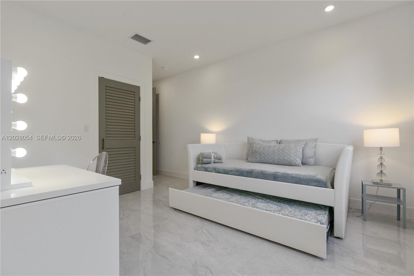 See details / 5000 sq. ft. $ 2026-05-30 0 Photo