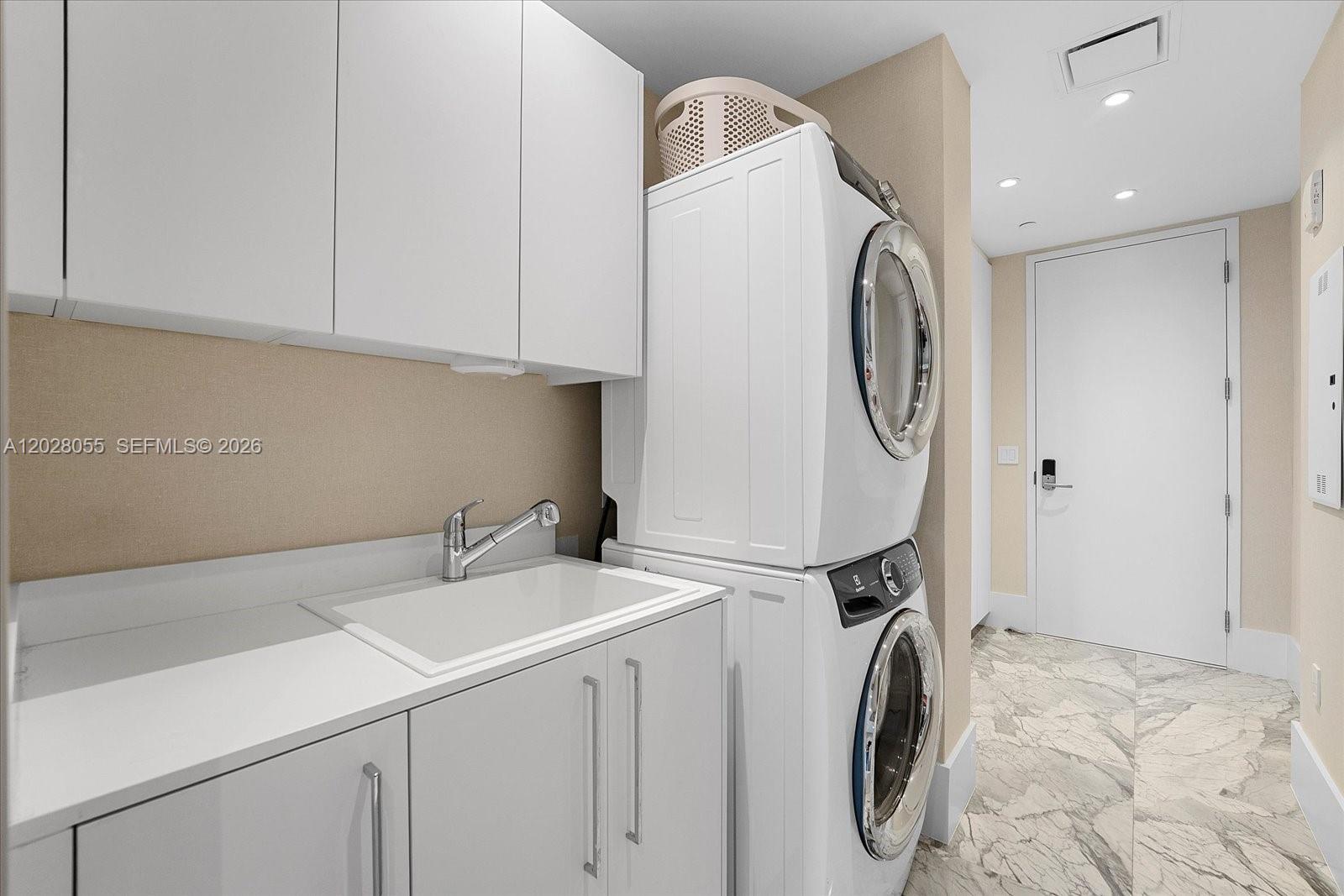 Ver detalles 3101 3 / 5 2688 sq. ft. $ 2026-05-30 0 foto