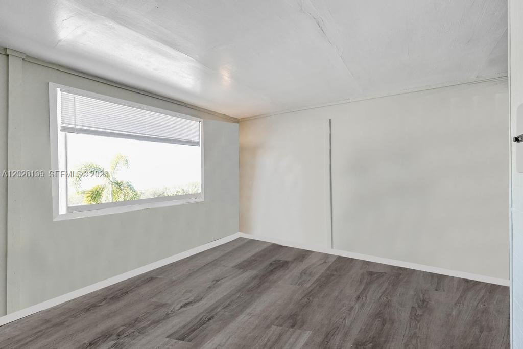 10  /   sq. ft. $ 2026-05-31 0 foto