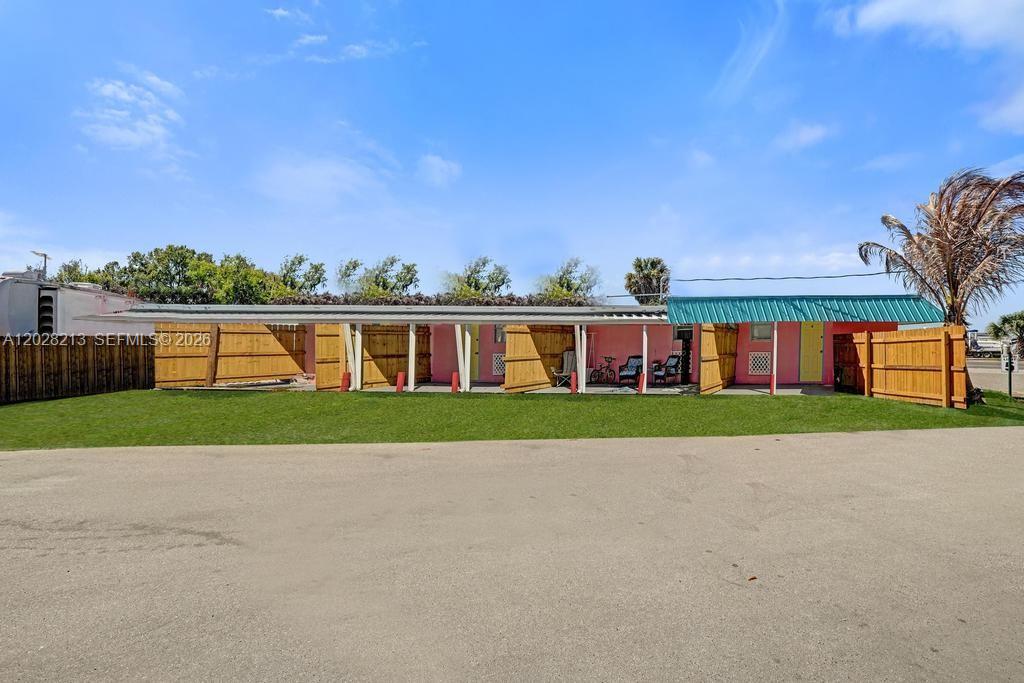 Подробнее / 3600 кв.футов $ 2026-05-31 0 Фото