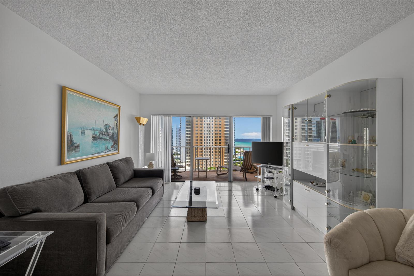 Ver detalles 10b 1 / 870 sq. ft. $ 2026-07-07 0 foto