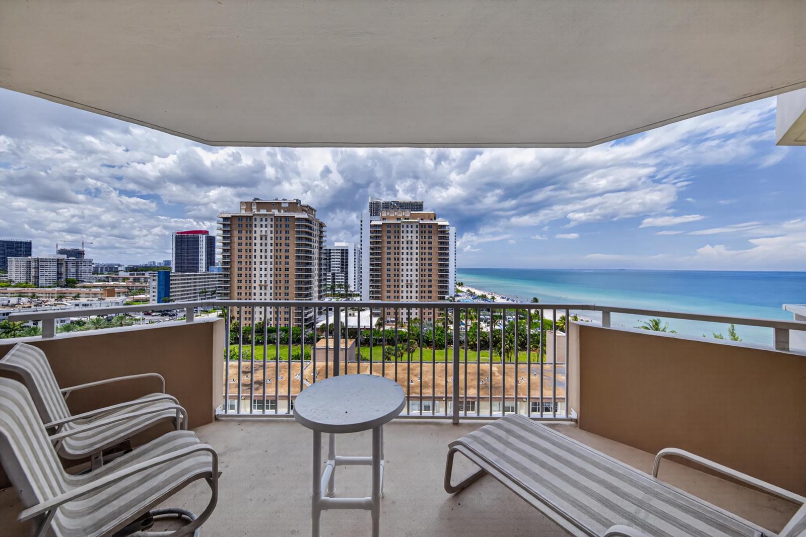 Ver detalles 10b 1 / 870 sq. ft. $ 2026-07-07 0 foto