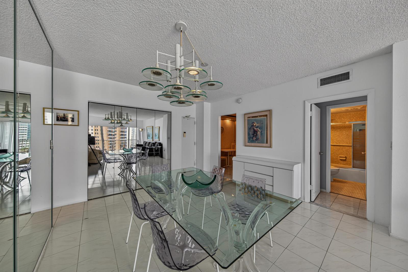 Ver detalles 10b 1 / 870 sq. ft. $ 2026-07-07 0 foto