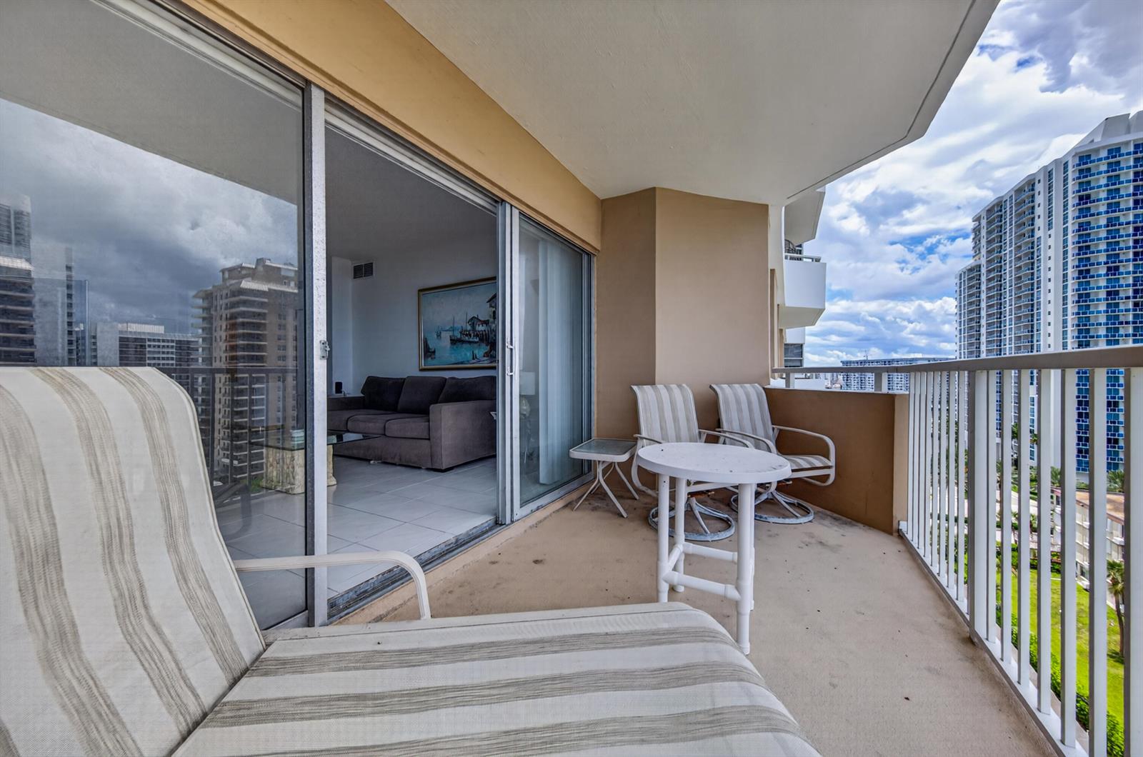Ver detalles 10b 1 / 870 sq. ft. $ 2026-07-07 0 foto
