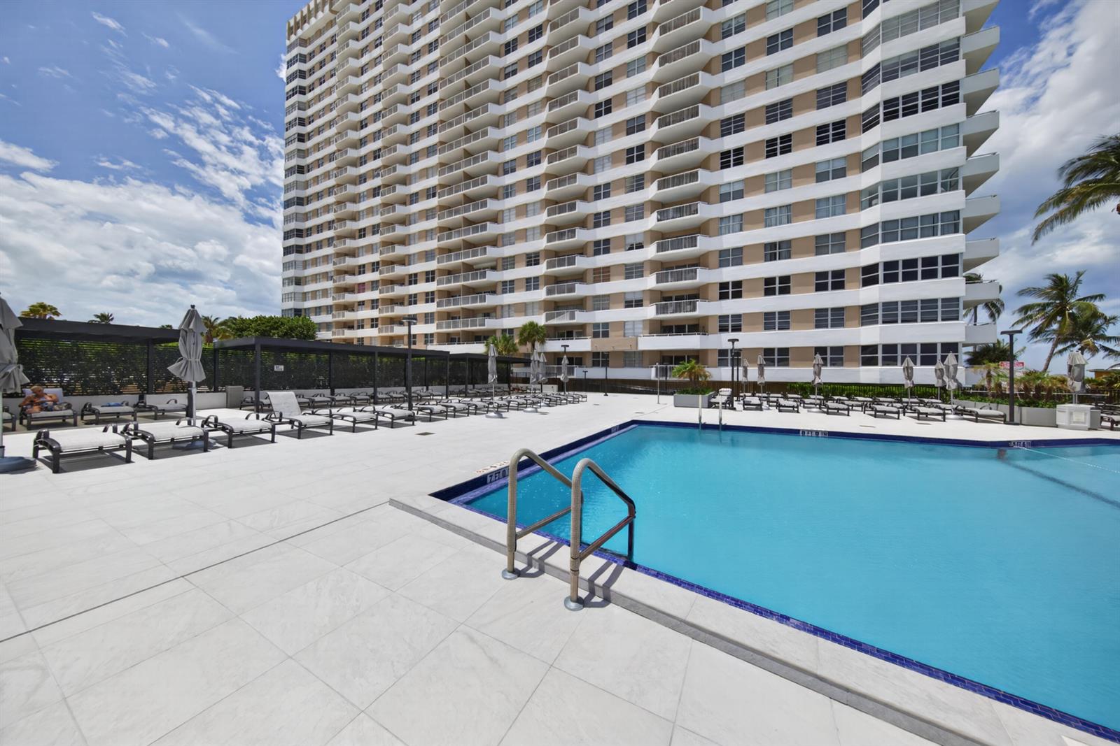Ver detalles 10b 1 / 870 sq. ft. $ 2026-07-07 0 foto