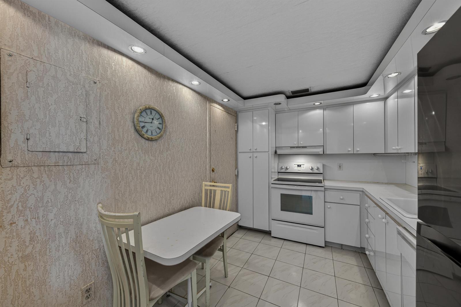 Ver detalles 10b 1 / 870 sq. ft. $ 2026-07-07 0 foto