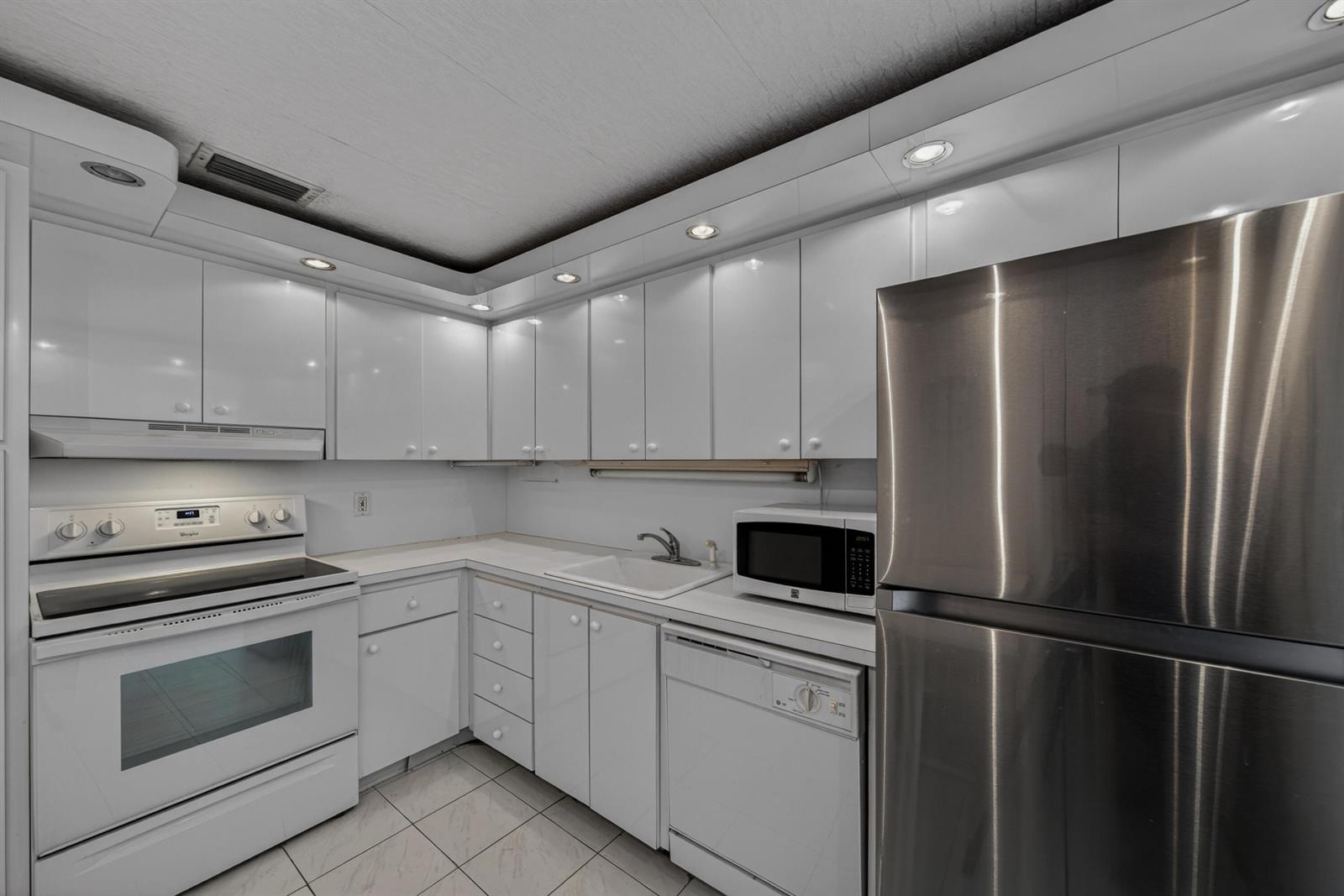 Ver detalles 10b 1 / 870 sq. ft. $ 2026-07-07 0 foto