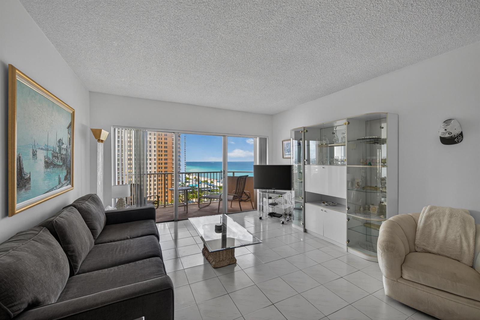 Ver detalles 10b 1 / 870 sq. ft. $ 2026-07-07 0 foto