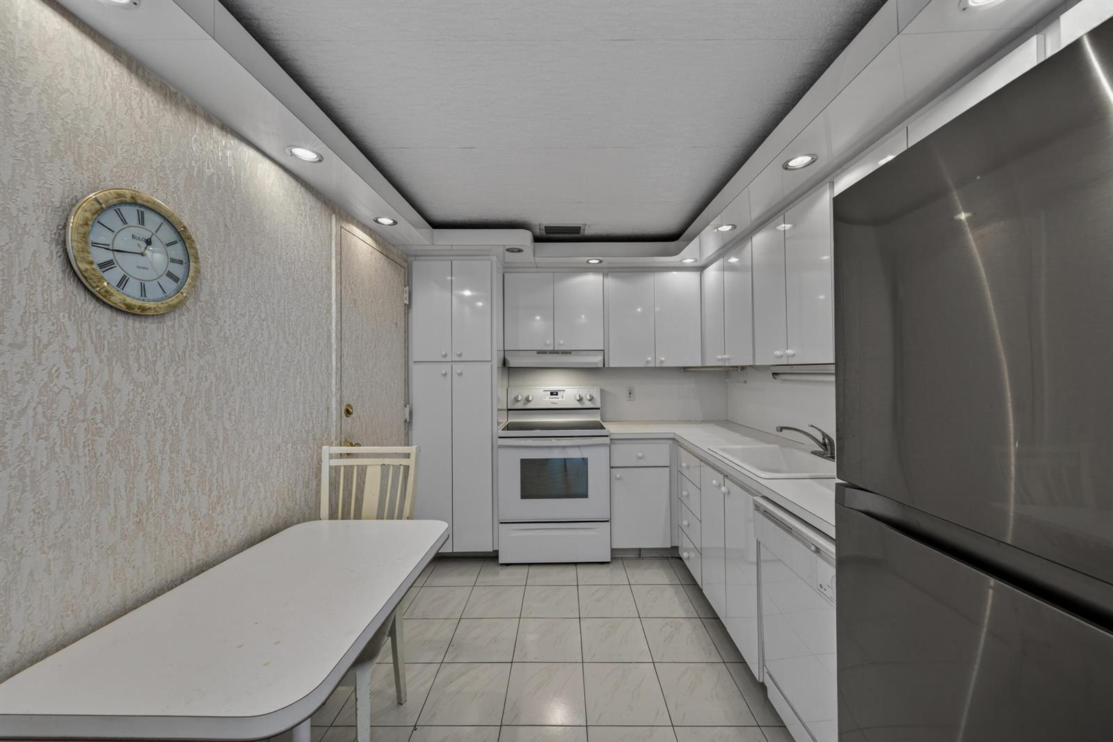 Ver detalles 10b 1 / 870 sq. ft. $ 2026-07-07 0 foto